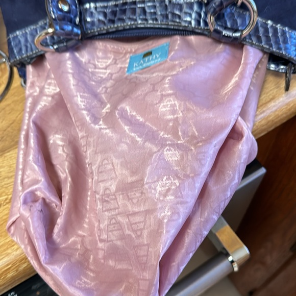 Kathy Van Zeeland - Picture 5 of 6